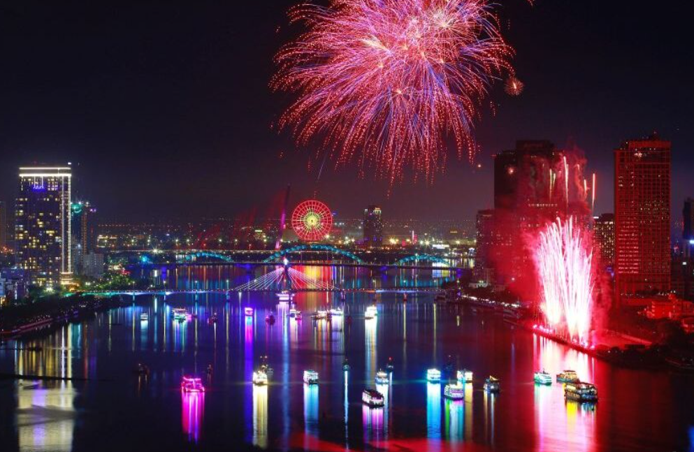 Chuỗi biểu diễn pháo hoa trên vịnh Hạ Long – Trải nghiệm mãn nhãn