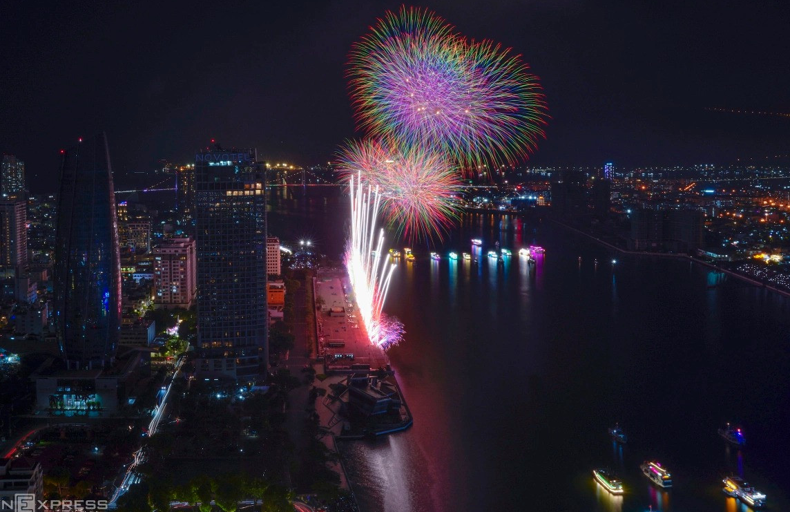 Pháo hoa Bộ Quốc phòng lần đầu tranh tài quốc tế tại DIFF 2025