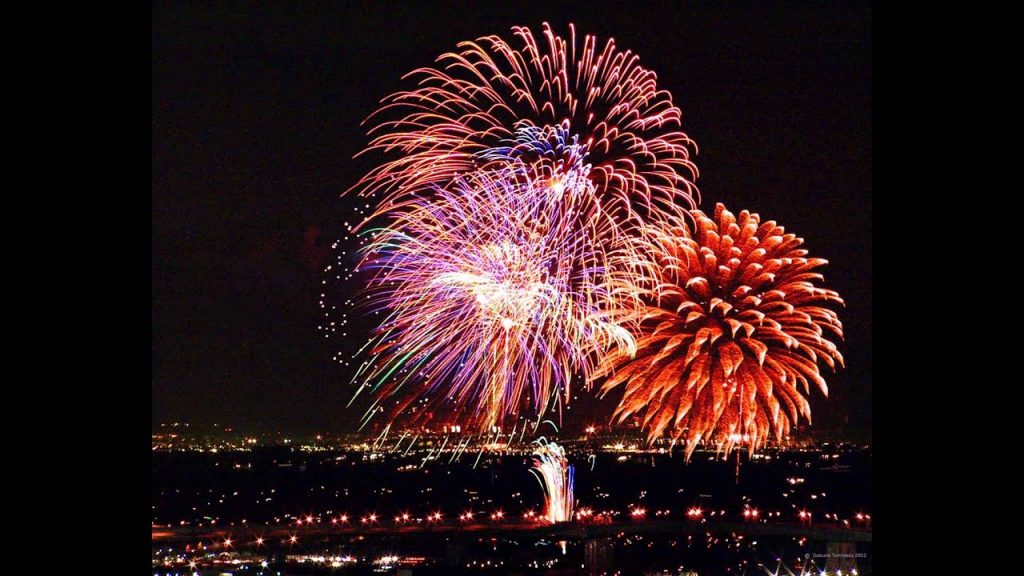 Bắn pháo hoa trong đêm nhạc “Hương sắc mùa hè” tại FLC Sầm Sơn