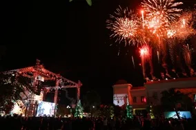 Chương trình bắn pháo hoa chào mừng sự kiện khai trương Sầm Sơn