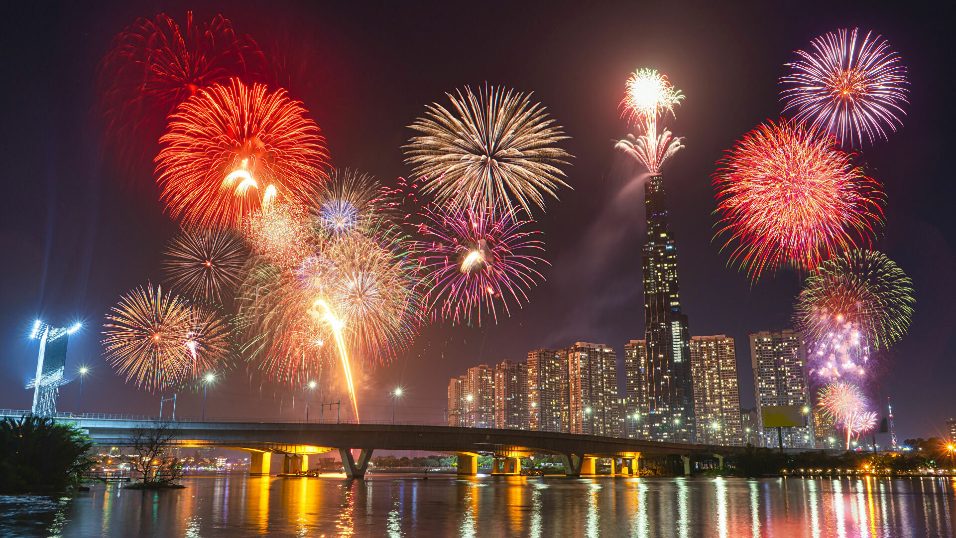 Mua pháo hoa ở đâu TPHCM 2025? Gợi ý địa điểm hợp pháp và an toàn