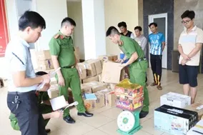 Bắt giữ nhóm đối tượng bán pháo hoa lậu trên mạng tại Hà Tĩnh