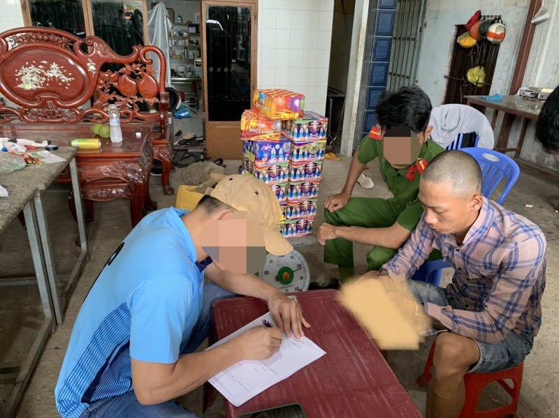 Cơ quan công an bắt giữ đối tượng tàng trữ pháo nổ trái phép tại Đắk Lắk