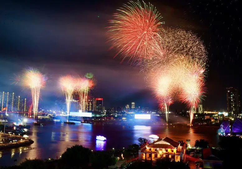Bắn pháo hoa tại HCM