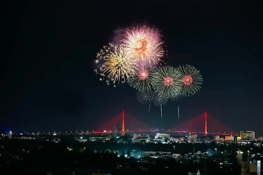 Bến Ninh Kiều Cần Thơ rực rỡ đêm hội pháo hoa Quốc khánh