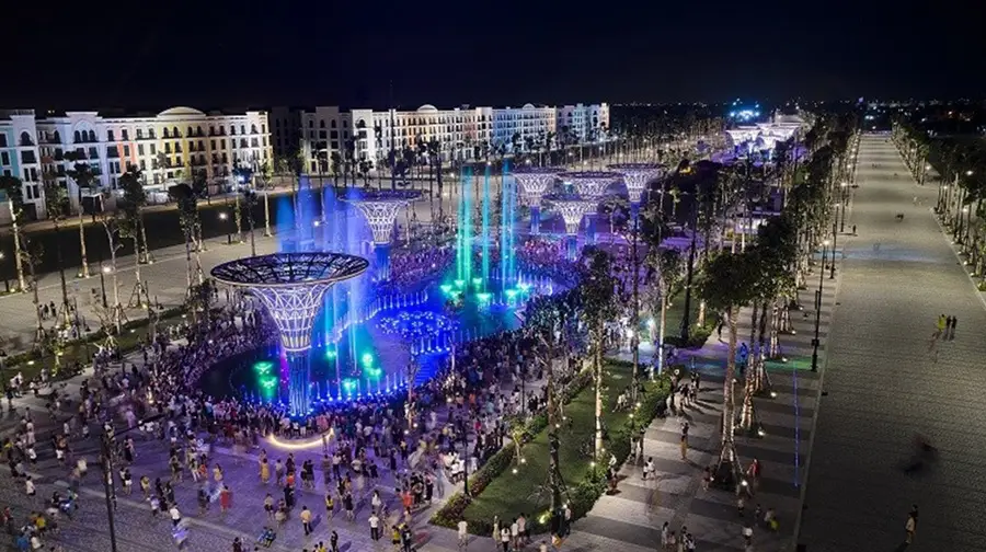 Pháo hoa rực rỡ trên bầu trời đêm Sầm Sơn