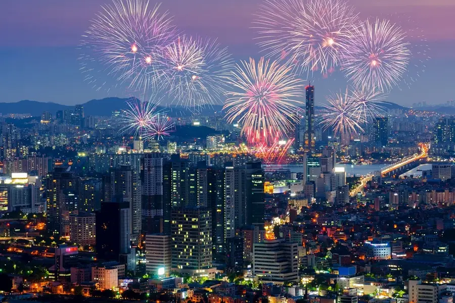 Pháo hoa rực rỡ trên sông Hàn Seoul