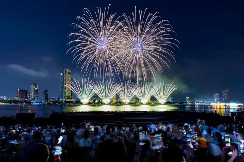 Màn trình diễn pháo hoa của đội Việt Nam