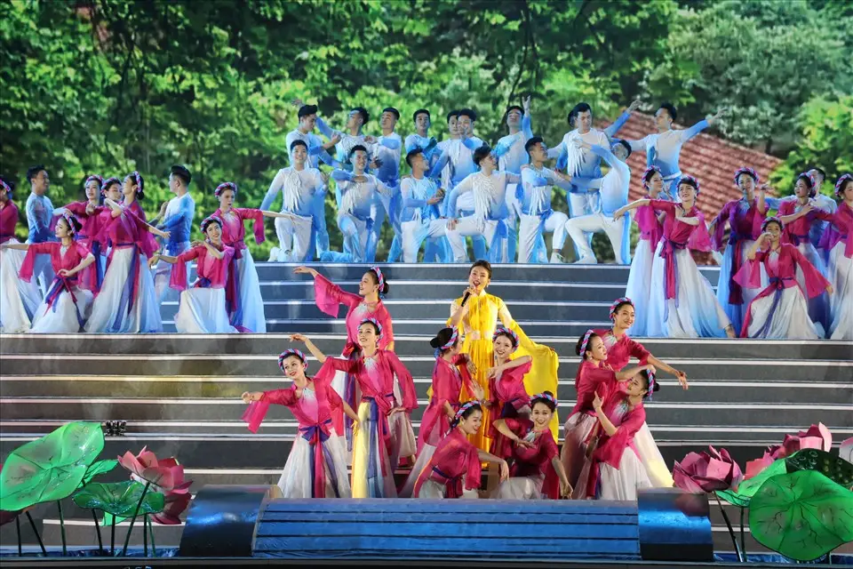 Tiết mục văn nghệ nghệ thuật đặc sắc tại buổi lễ