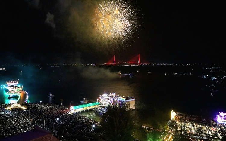 Hình ảnh pháo hoa tại Cần Thơ
