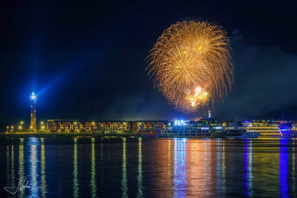 Bắn pháo hoa Vịnh Hạ Long