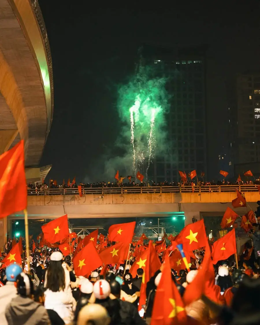 Biển người đi bão mừng chiến thắng U23 Việt Nam - 02