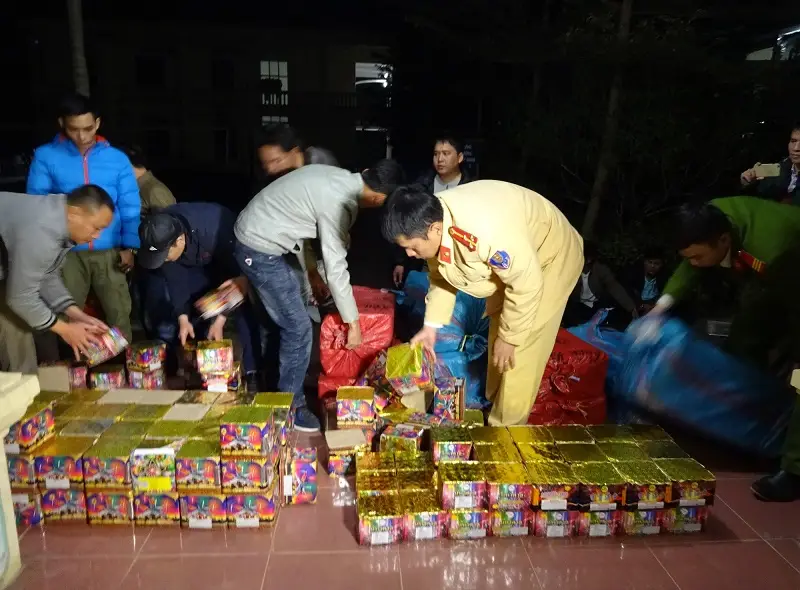 Buôn pháo hoa lậu