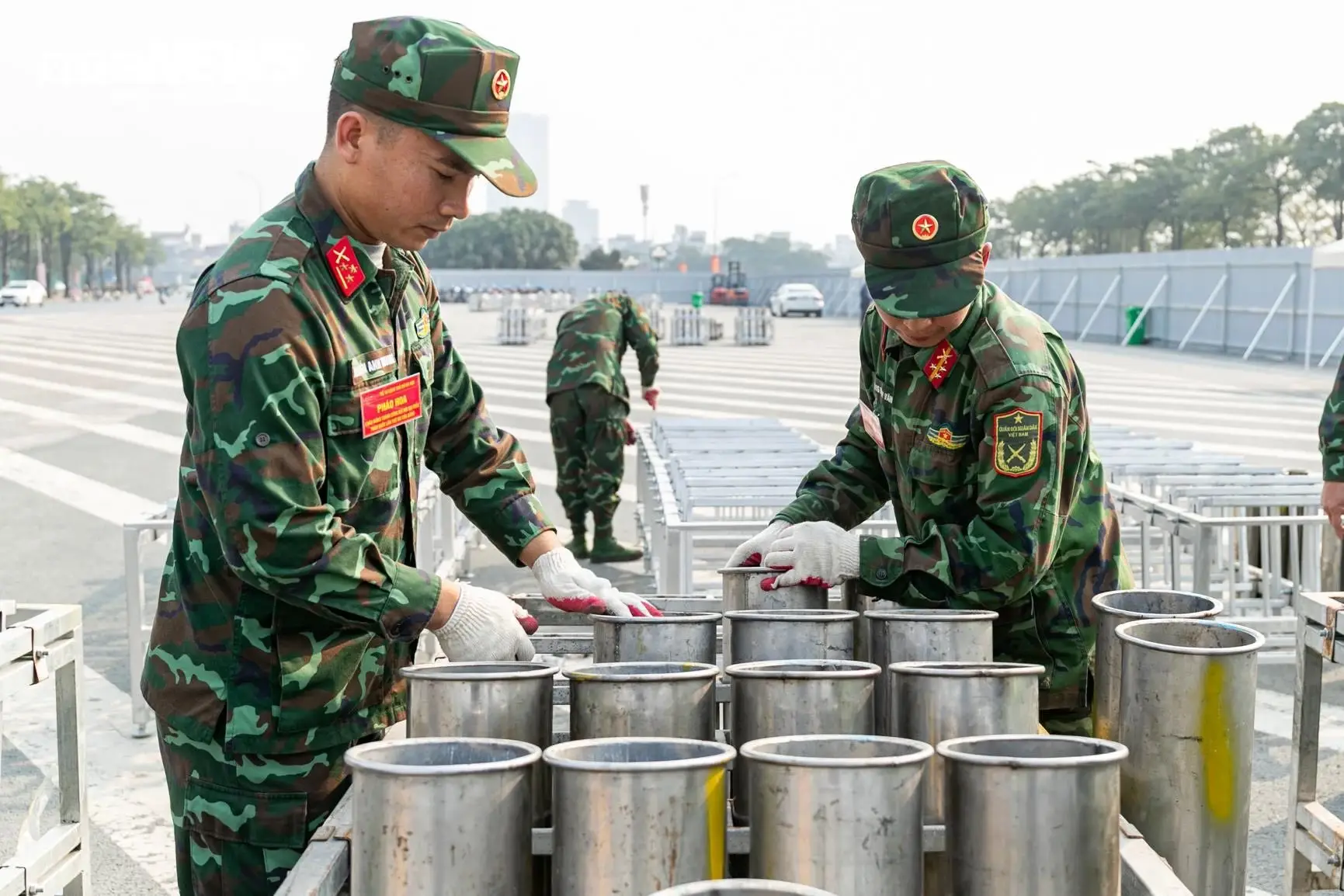 Hàng nghìn ống phóng pháo hoa được tập kết