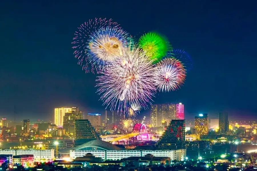 Cả nước rực rỡ pháo hoa chào mừng Quốc khánh 2/9