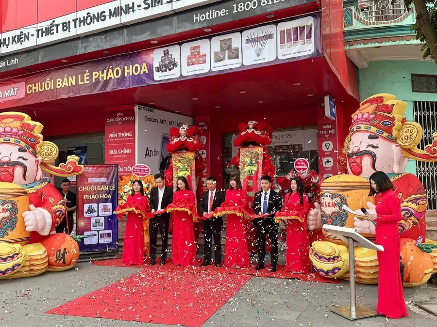 Viettel khai trương mở bán pháo hoa Z121 trên toàn quốc - 01