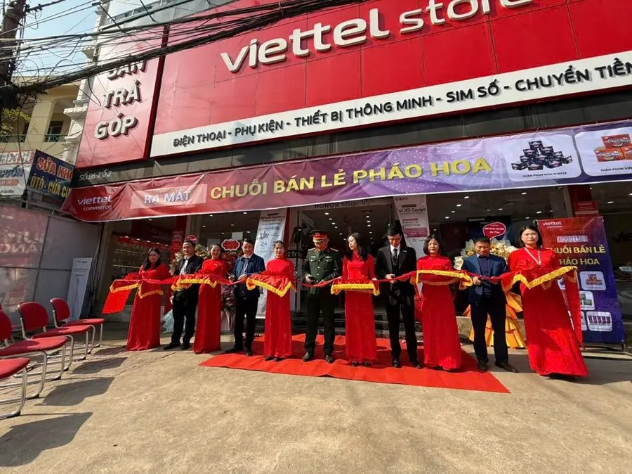 Viettel khai trương mở bán pháo hoa Z121 trên toàn quốc - 03