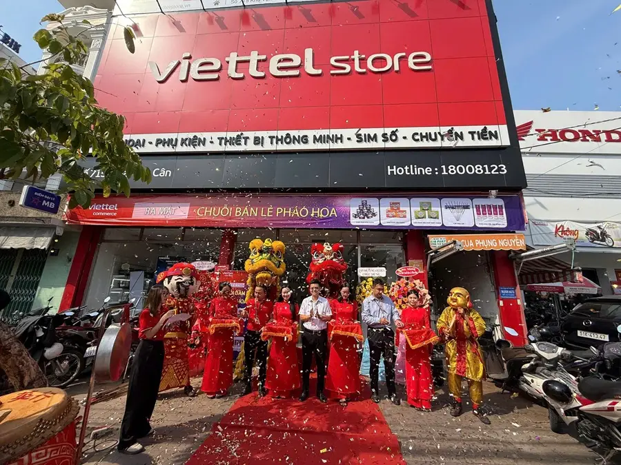 Viettel khai trương mở bán pháo hoa Z121 trên toàn quốc - 04