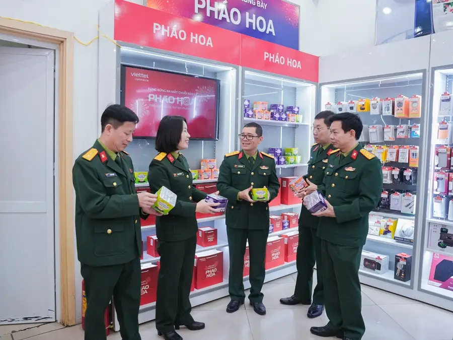 Viettel khai trương mở bán pháo hoa Z121 trên toàn quốc - 05